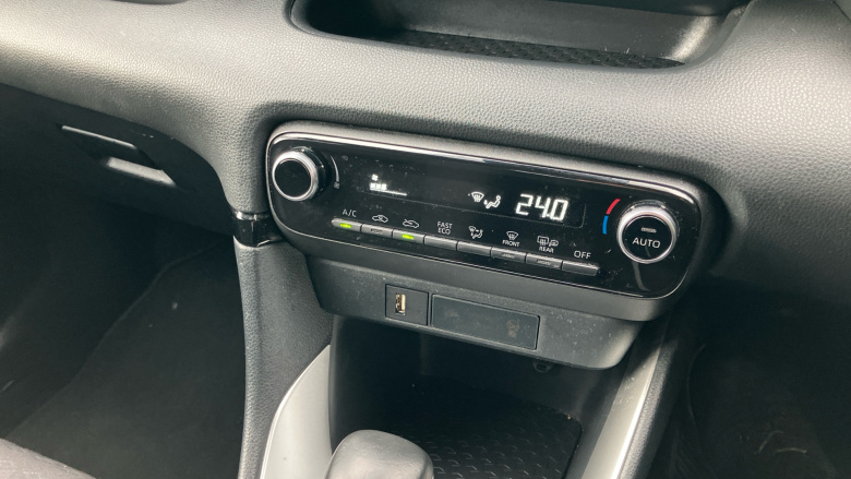 Toyota Yaris 1.5 Hybrid Design 5dr CVT Hybrid Hatchback